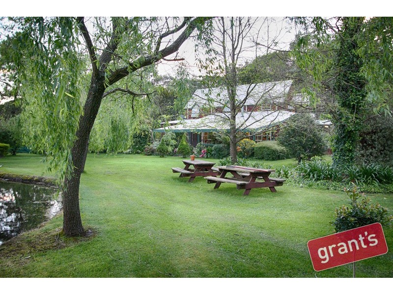 10 Murrawong Road, Maryknoll VIC 3812