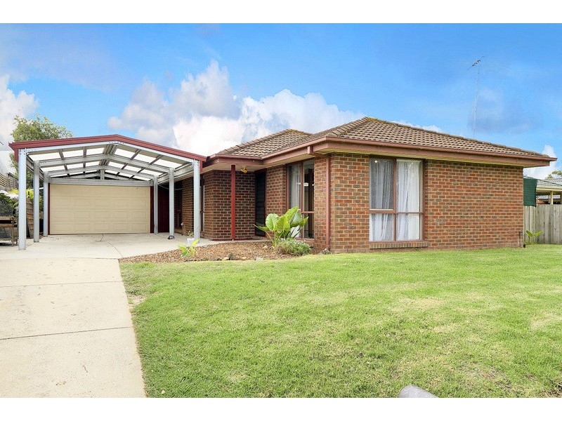 25 Montclaire Court, Pakenham VIC 3810