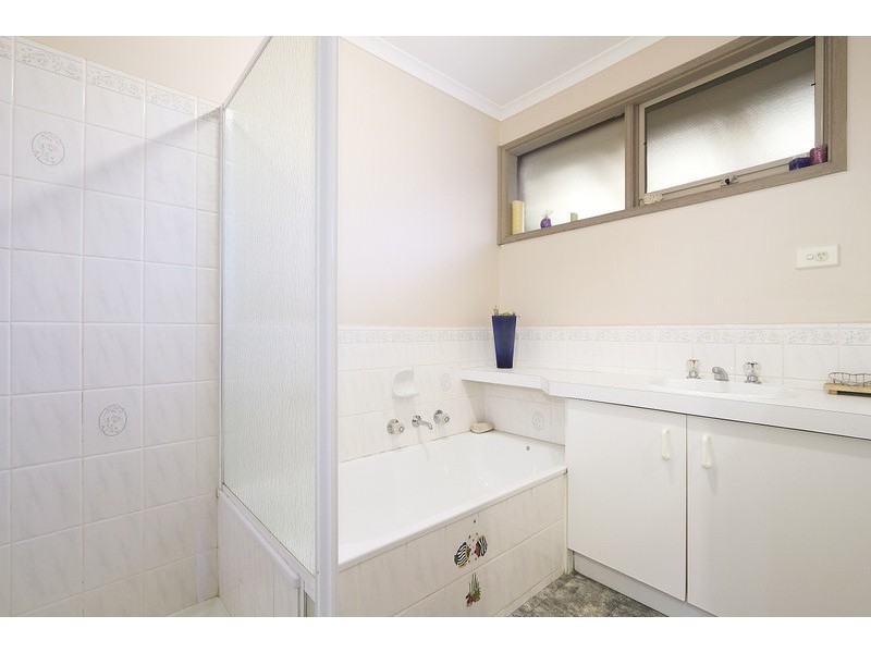 25 Montclaire Court, Pakenham VIC 3810