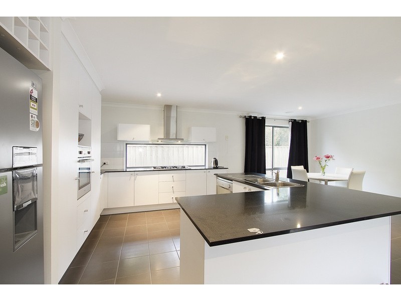 4 Algerd Way, Pakenham VIC 3810
