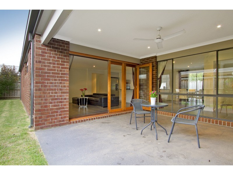 4 Algerd Way, Pakenham VIC 3810
