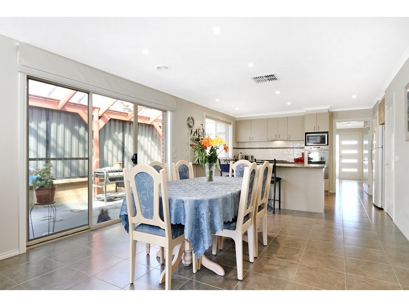 73 Leigh Drive, Pakenham VIC 3810