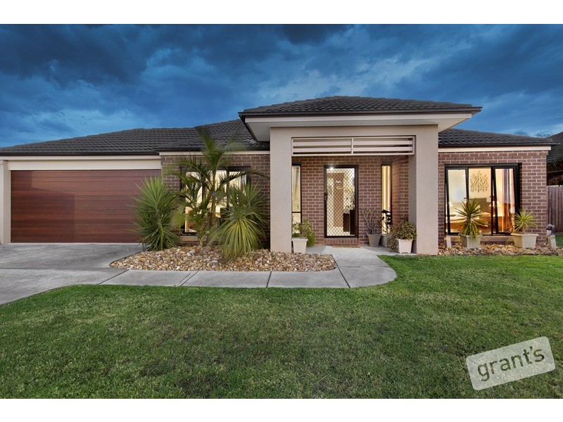 10 Amberley Drive, Pakenham VIC 3810