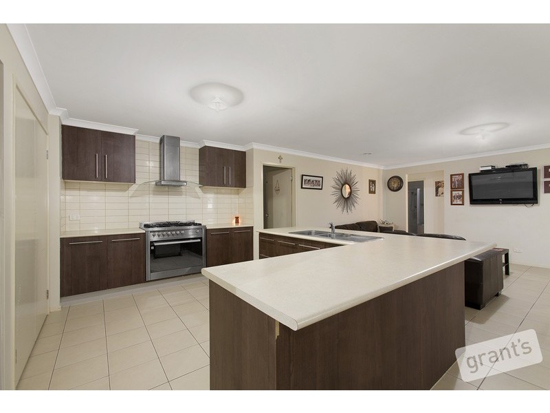 10 Amberley Drive, Pakenham VIC 3810