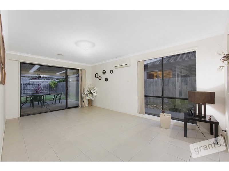 10 Amberley Drive, Pakenham VIC 3810