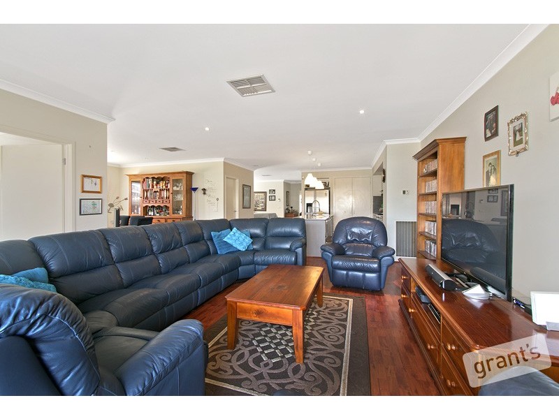 24 Red Gum Circuit, Pakenham VIC 3810