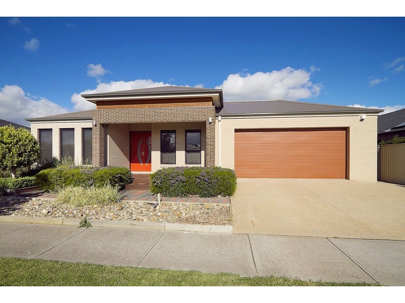 18 Delphinium Road, Pakenham VIC 3810