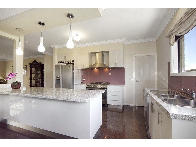 18 Delphinium Road, Pakenham VIC 3810