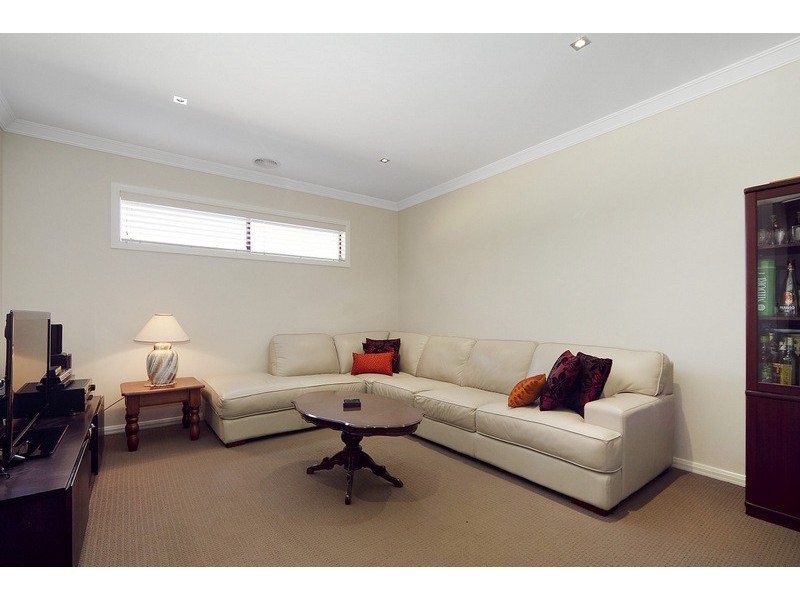 18 Delphinium Road, Pakenham VIC 3810