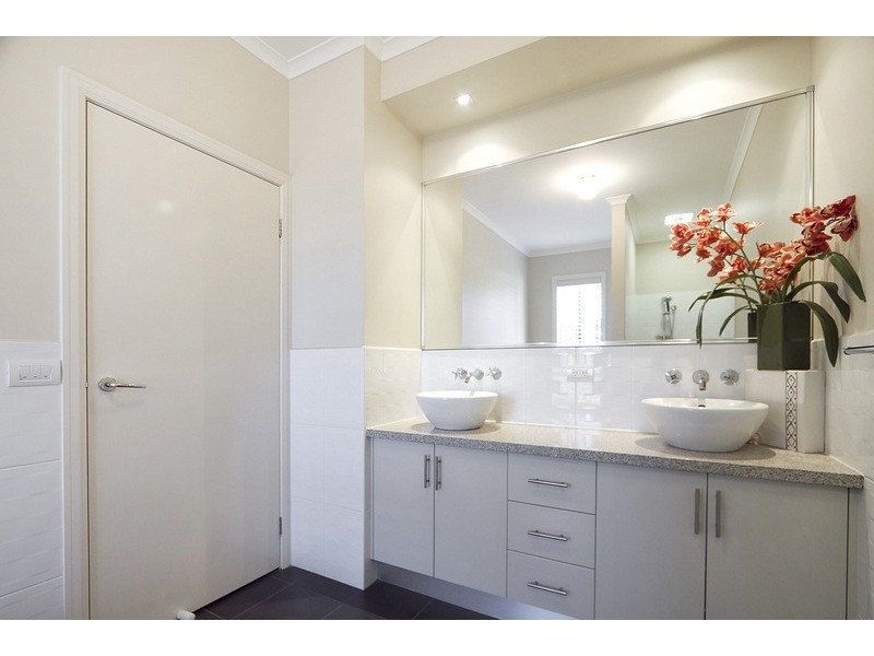 18 Delphinium Road, Pakenham VIC 3810