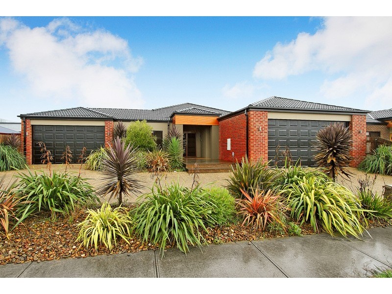 35 Red Gum Circuit, Pakenham VIC 3810