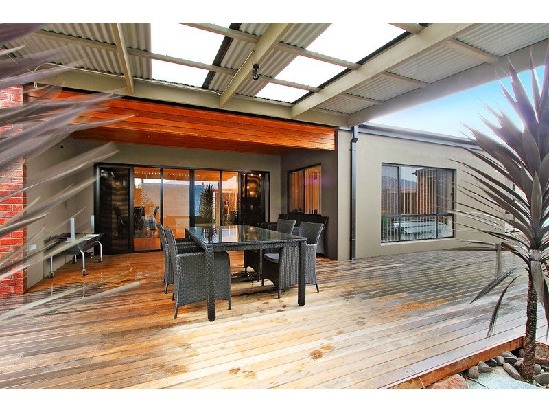 35 Red Gum Circuit, Pakenham VIC 3810