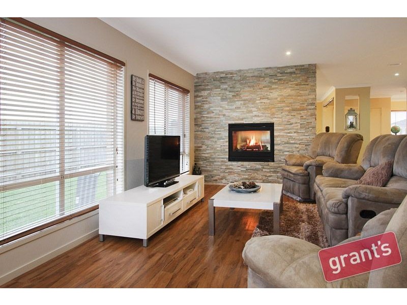 49 Red Gum Circuit, Pakenham VIC 3810