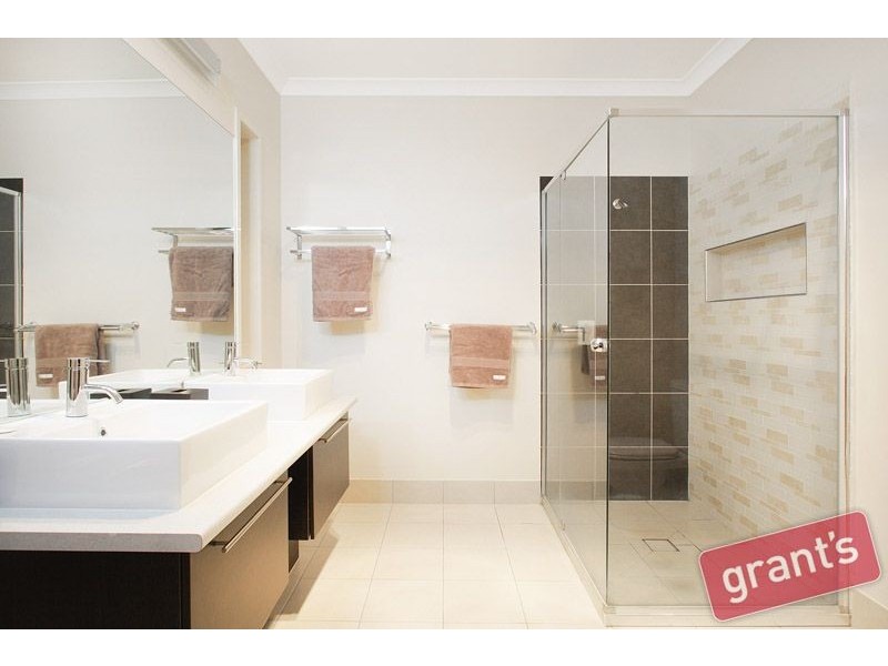 49 Red Gum Circuit, Pakenham VIC 3810