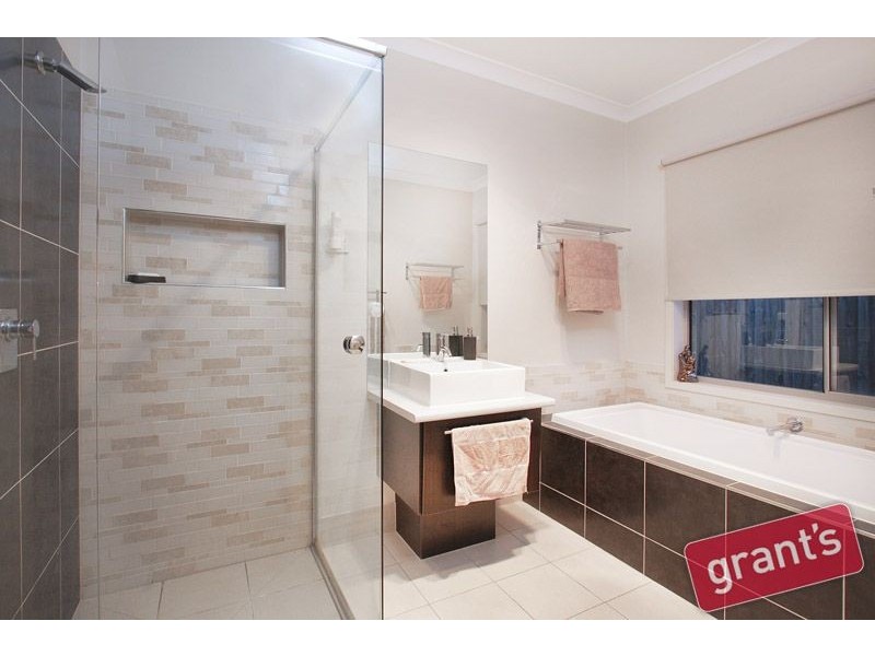 49 Red Gum Circuit, Pakenham VIC 3810