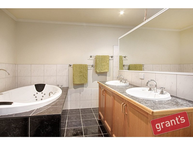 6 Toorang Court, Pakenham VIC 3810