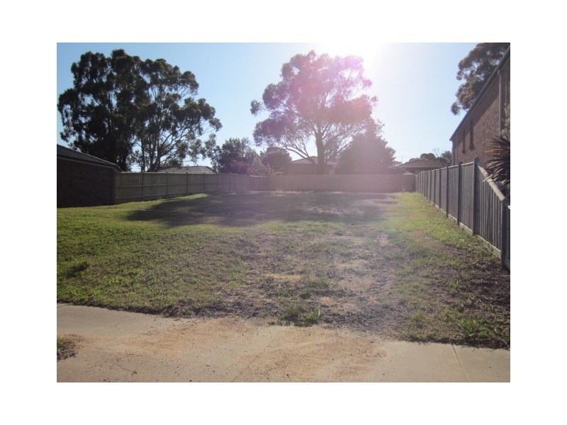 27 Tipperary Circuit, Pakenham VIC 3810