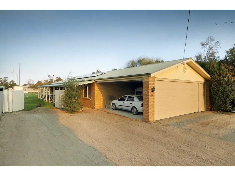 18 Main Street, Nar Nar Goon VIC 3812