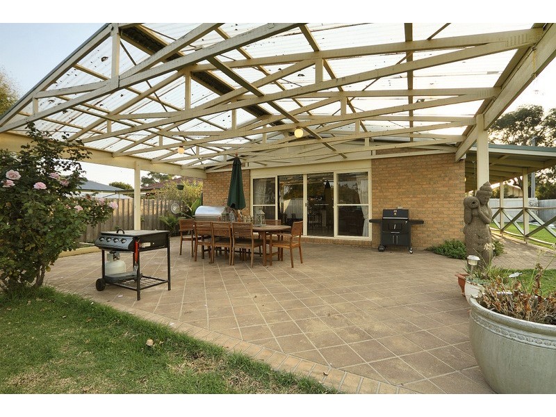 18 Main Street, Nar Nar Goon VIC 3812