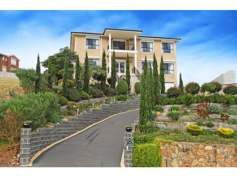 24 Highland Drive, Pakenham VIC 3810