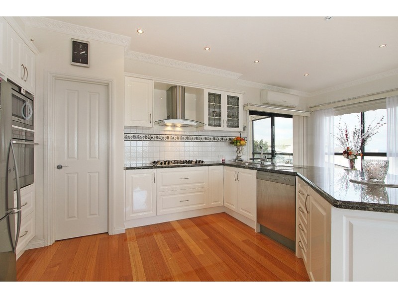 24 Highland Drive, Pakenham VIC 3810