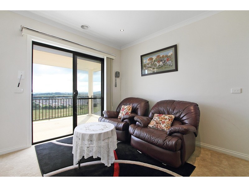 24 Highland Drive, Pakenham VIC 3810