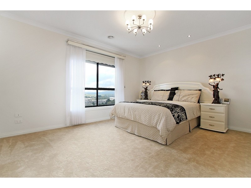 24 Highland Drive, Pakenham VIC 3810