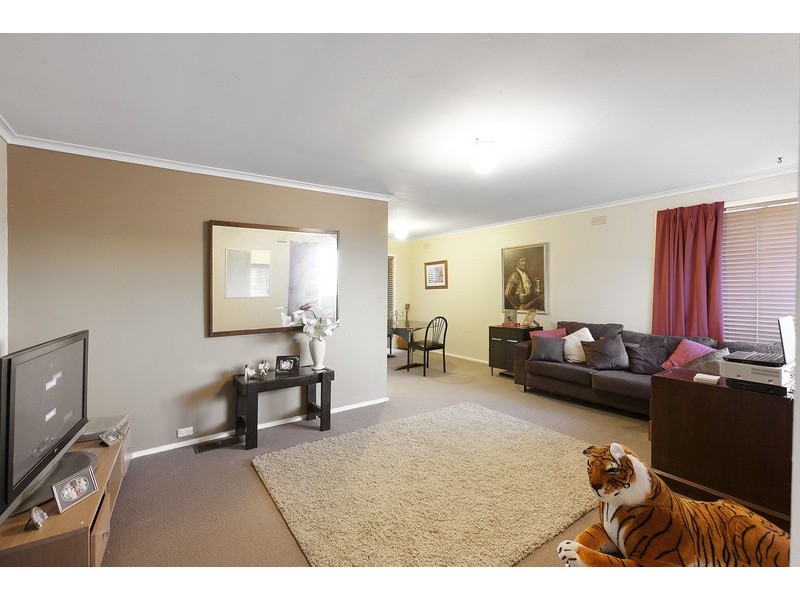 12 Queens Court, Berwick VIC 3806