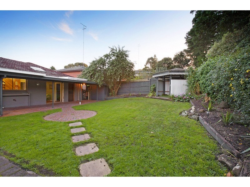 12 Queens Court, Berwick VIC 3806