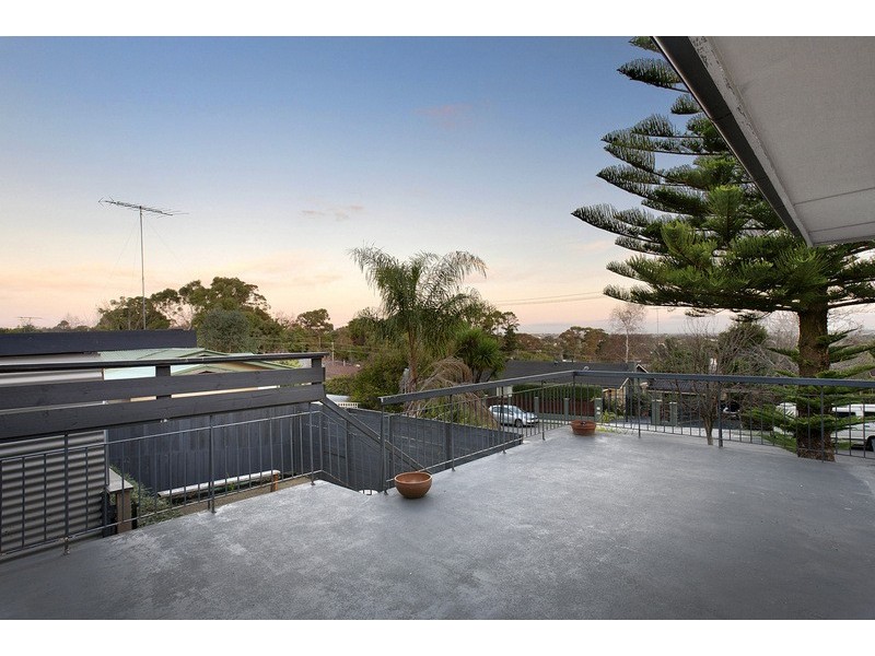 12 Queens Court, Berwick VIC 3806