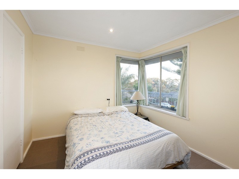 12 Queens Court, Berwick VIC 3806