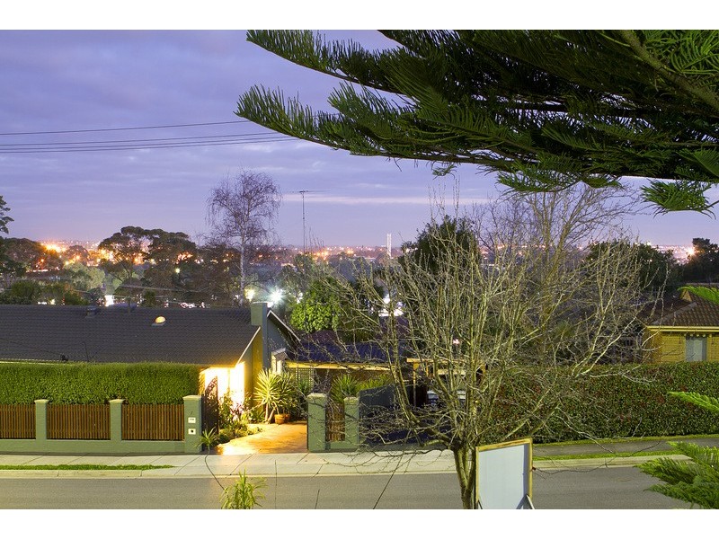 12 Queens Court, Berwick VIC 3806