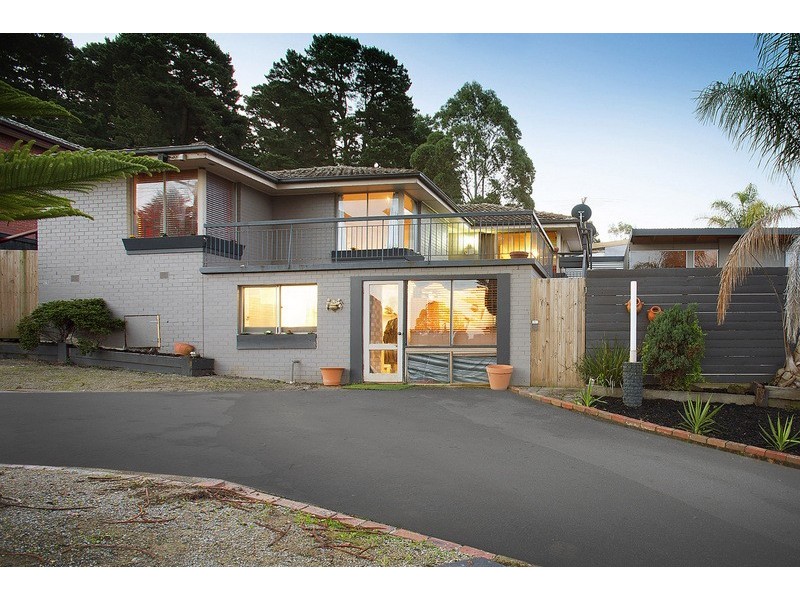 12 Queens Court, Berwick VIC 3806