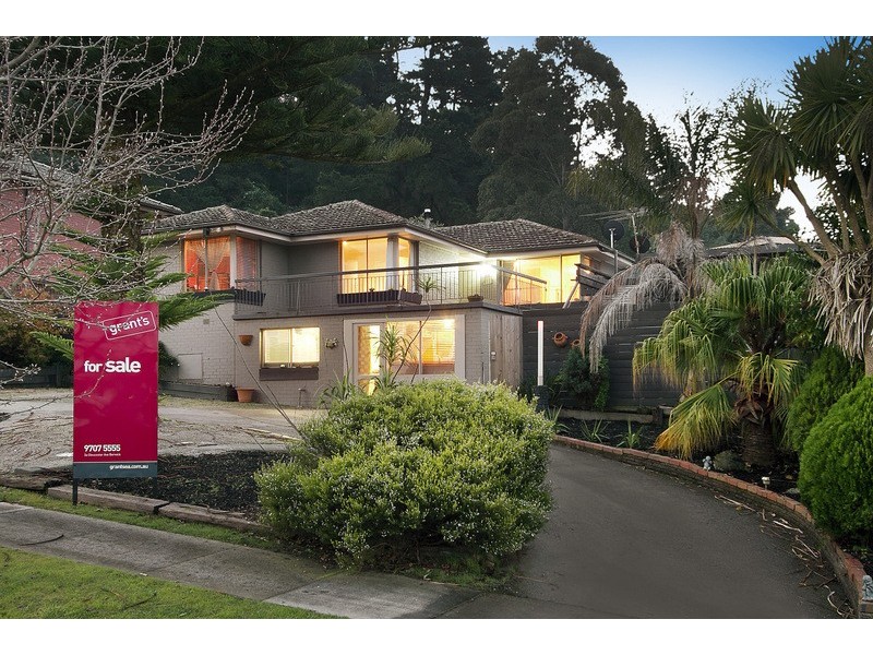 12 Queens Court, Berwick VIC 3806