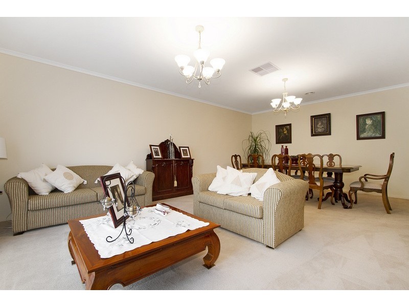 8 Kerry Place, Garfield VIC 3814