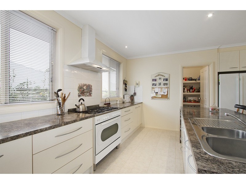 8 Kerry Place, Garfield VIC 3814