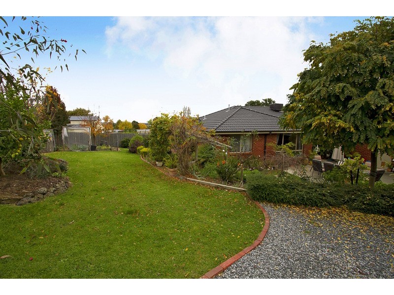 8 Kerry Place, Garfield VIC 3814