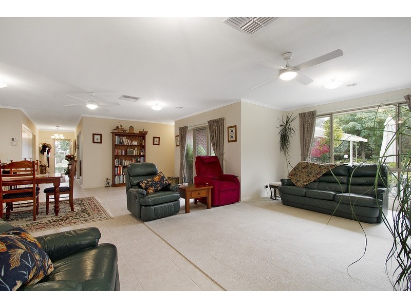 8 Kerry Place, Garfield VIC 3814