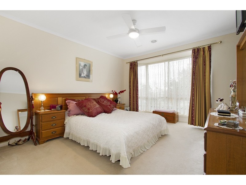 8 Kerry Place, Garfield VIC 3814