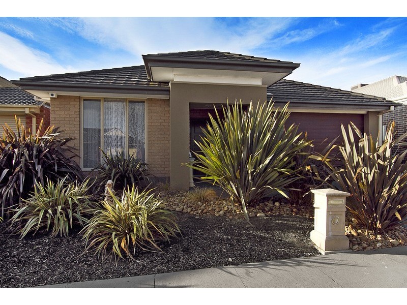8 Joseph Banks Drive, Pakenham VIC 3810