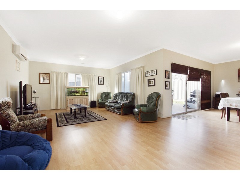 8 Joseph Banks Drive, Pakenham VIC 3810