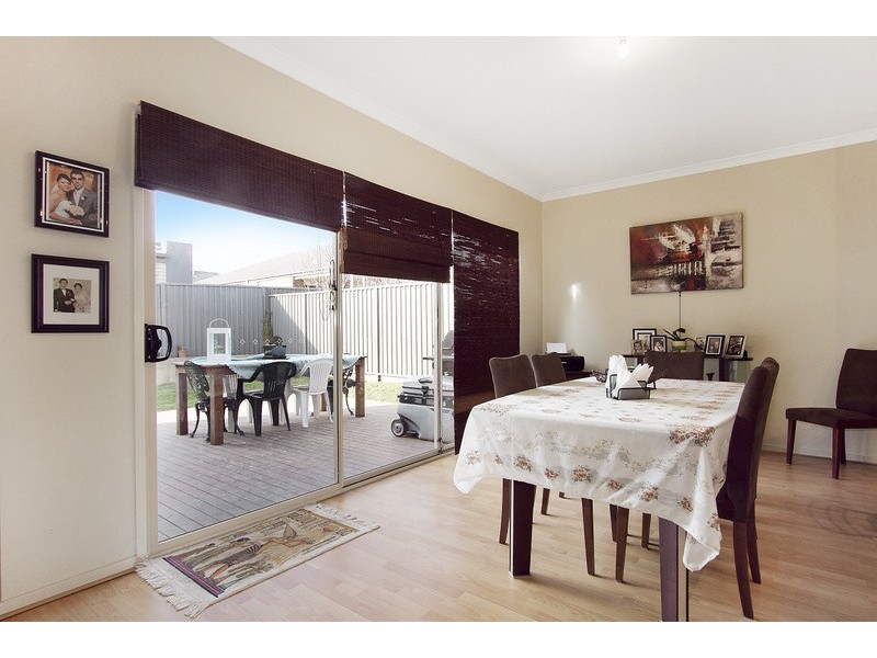 8 Joseph Banks Drive, Pakenham VIC 3810