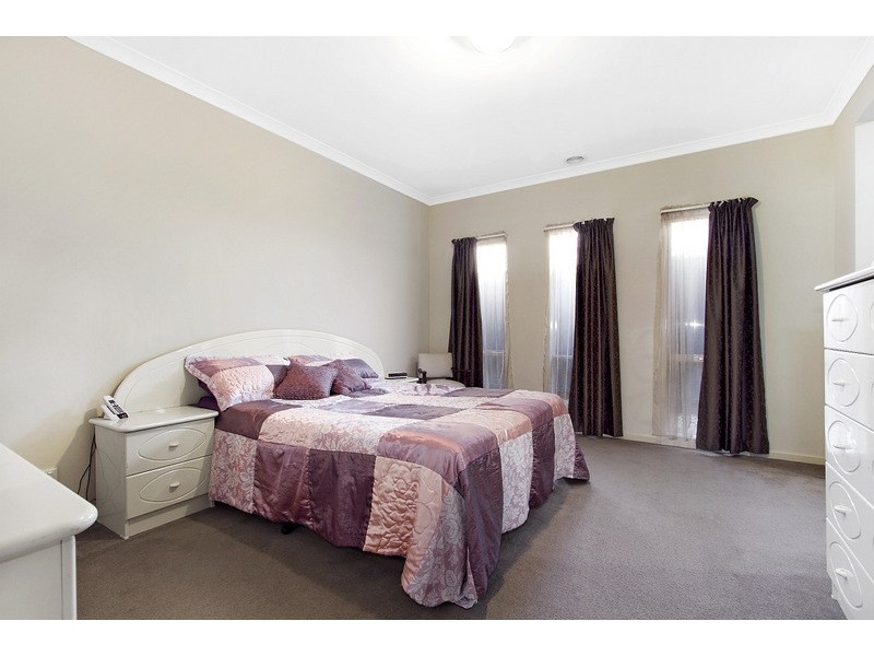 8 Joseph Banks Drive, Pakenham VIC 3810