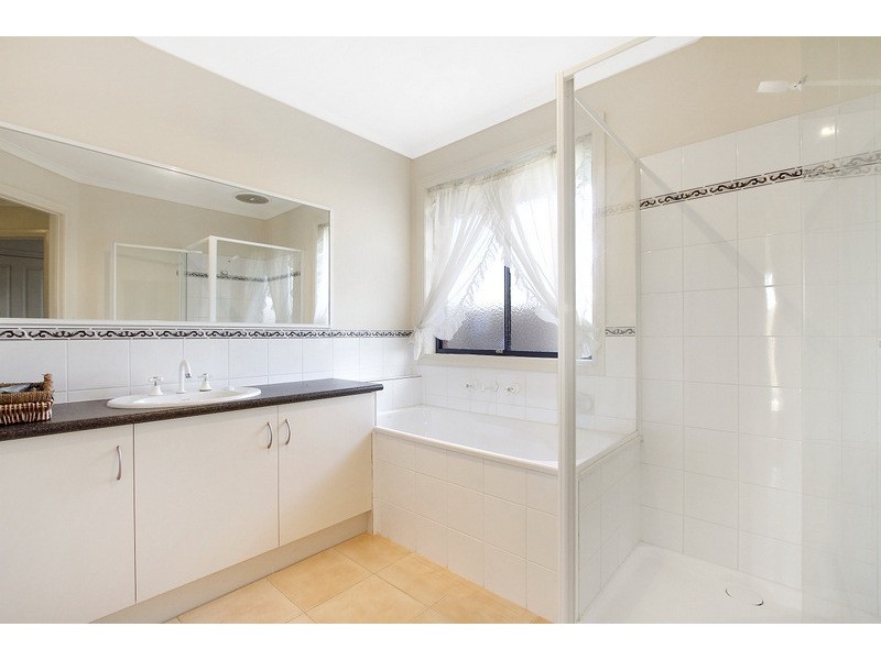 18 Storey Drive, Pakenham VIC 3810