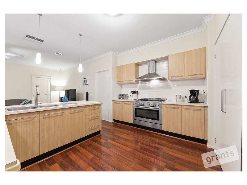 38 St Leonard Way, Pakenham VIC 3810