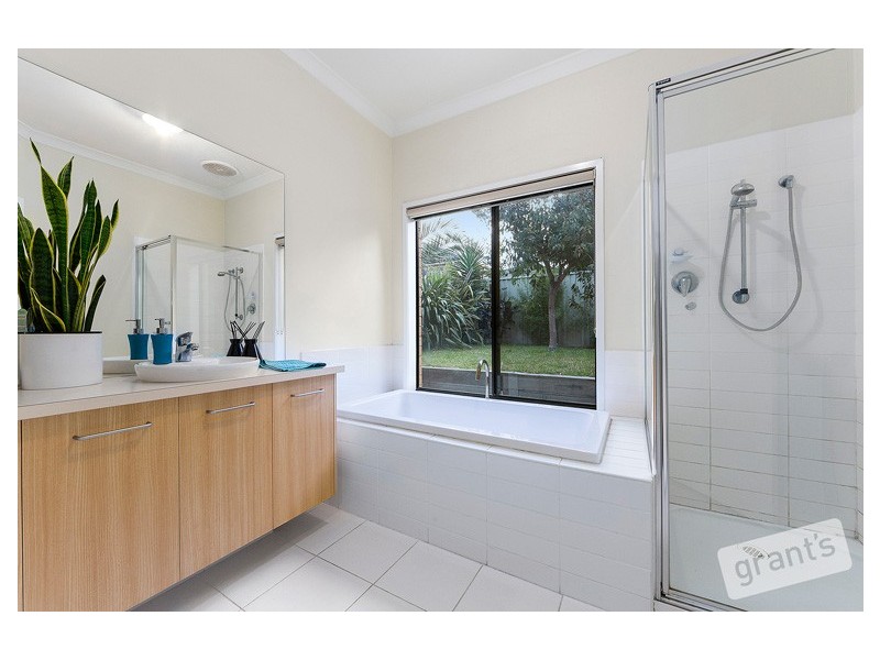 38 St Leonard Way, Pakenham VIC 3810