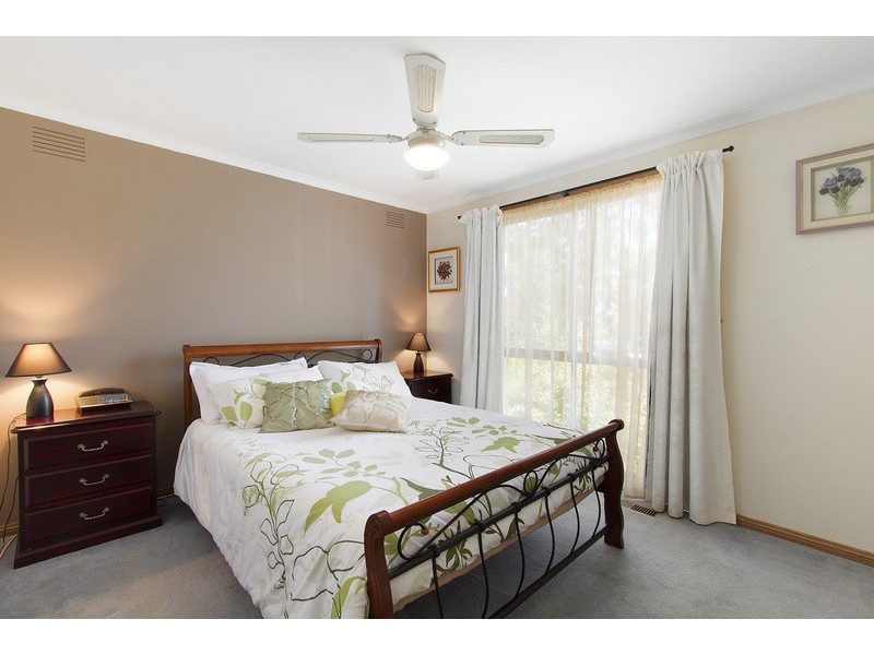 8 Finch Court, Pakenham VIC 3810