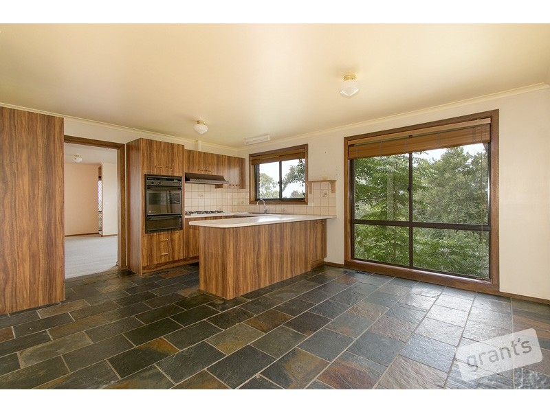 8 Mansell Court, Garfield VIC 3814