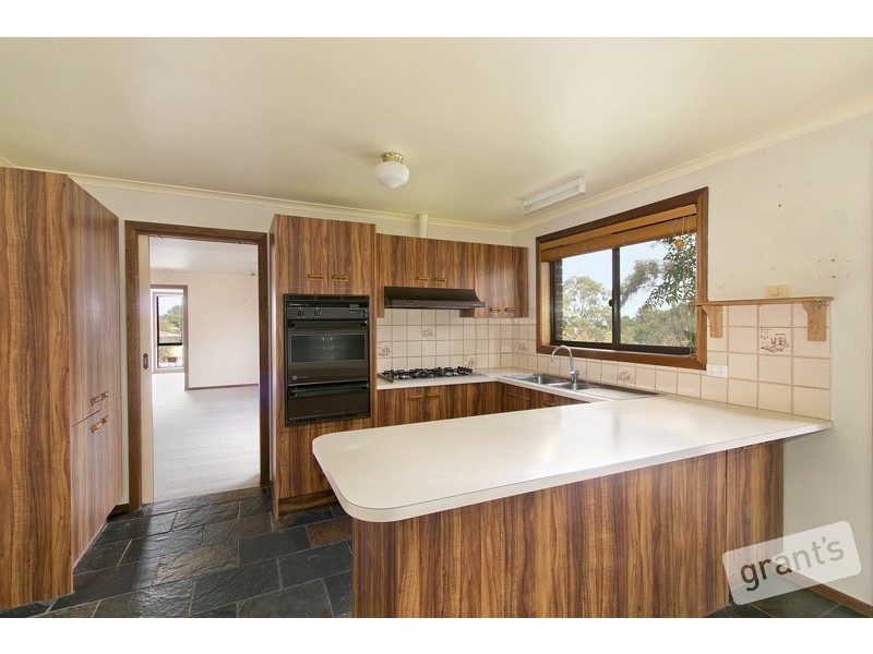 8 Mansell Court, Garfield VIC 3814