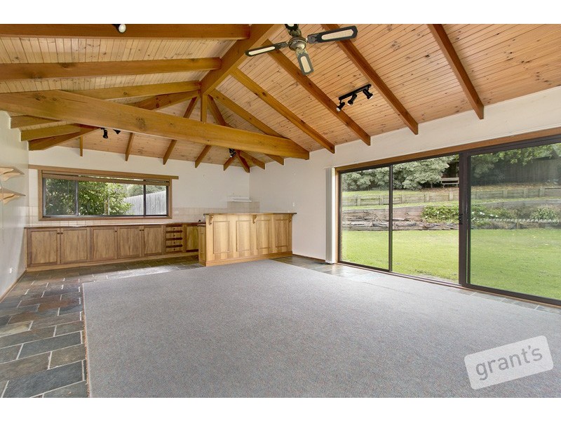 8 Mansell Court, Garfield VIC 3814